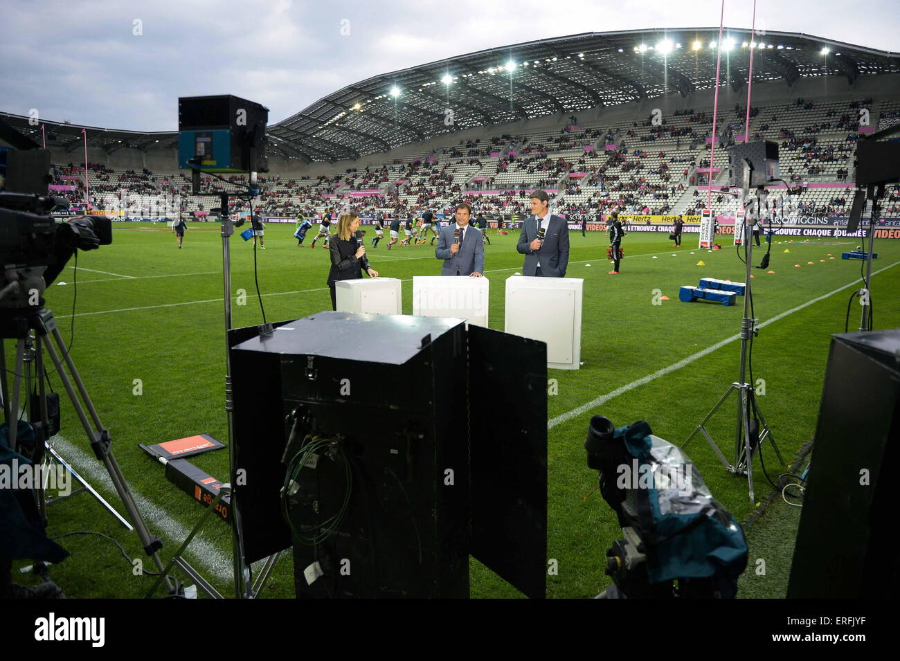 Abbildung Plateau Kanal - Isabelle Ithurburu/Marc Lièvremont/Fabien Pelous - Stade Jean Bouin - 29.05.2015 - Stade Francais/Racing Metro - Staustufen Top 14. Foto: Andre Ferreira/Icon Sport Stockfoto