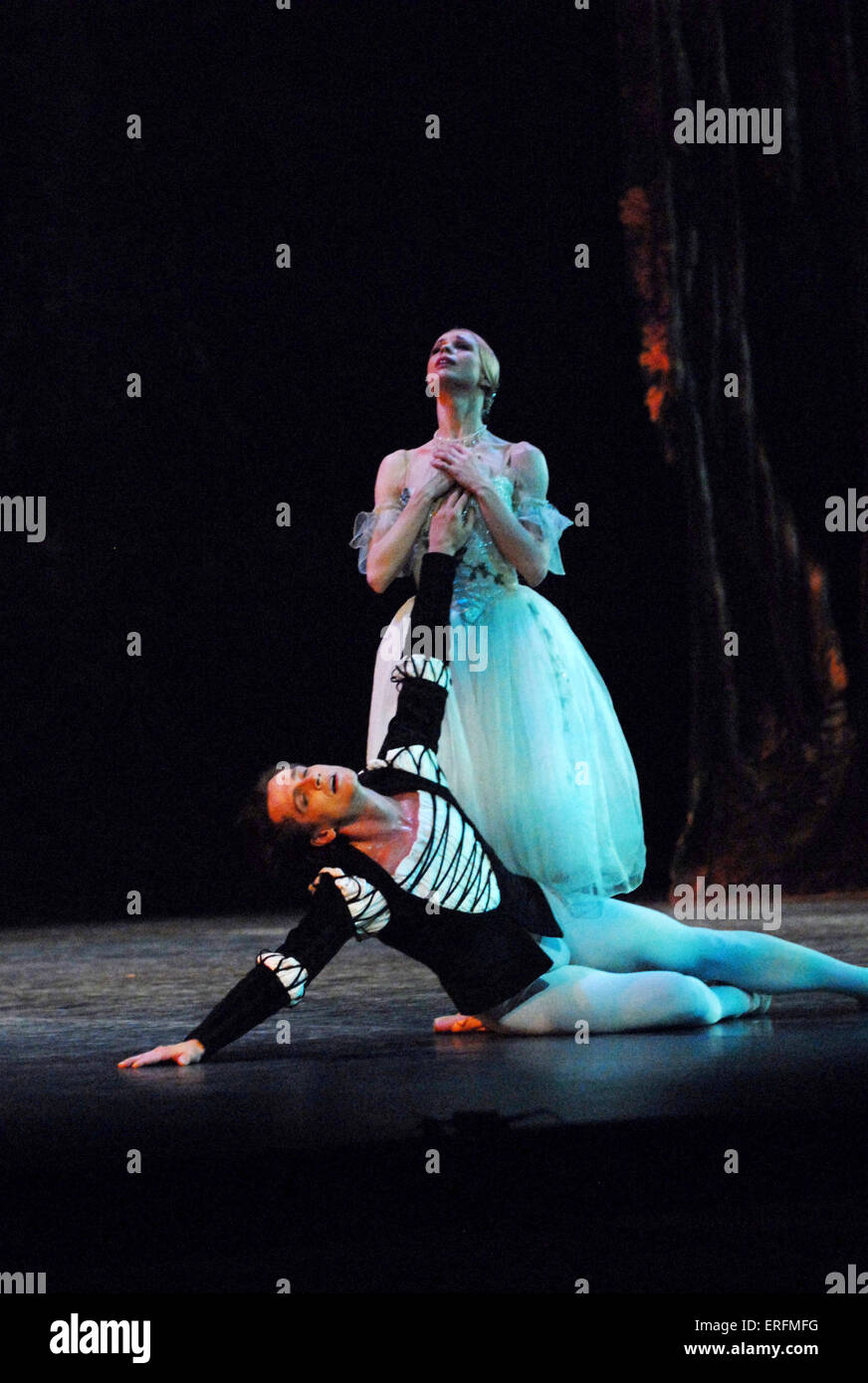 Giselle - romantischen Balletts mit Agnes Oaks als Giselle und Thomas Edur als Albrecht an der English National Ballet, Kolosseum Stockfoto