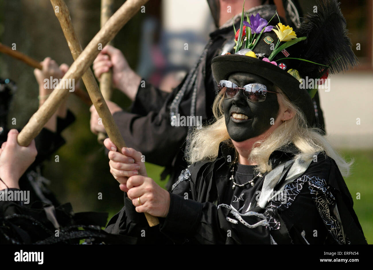 Blackface Morris Tänzer - traditionelle Volkstänzer. Stockfoto