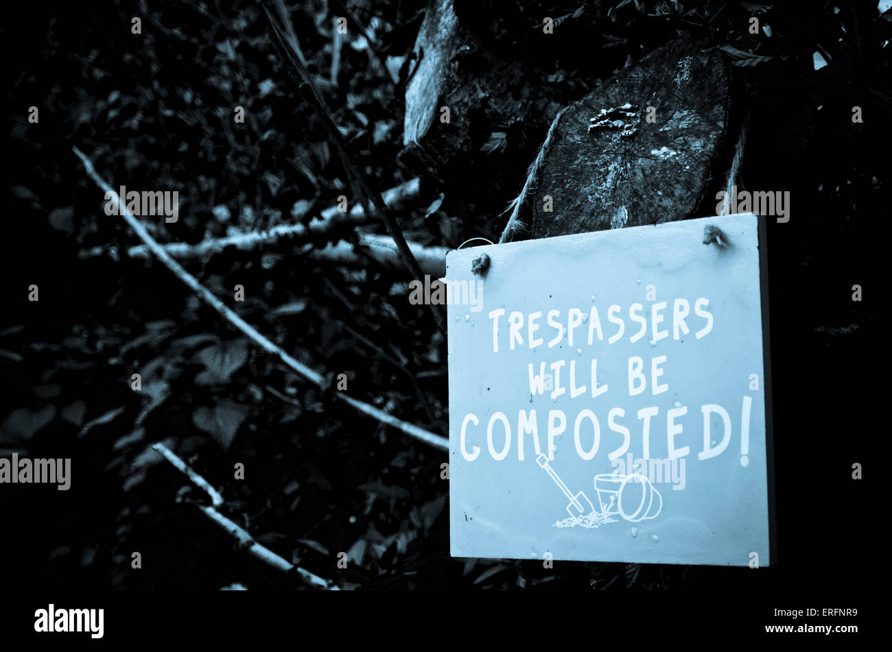 lustige Zeichen Eindringlinge werden kompostiert werden Stockfoto