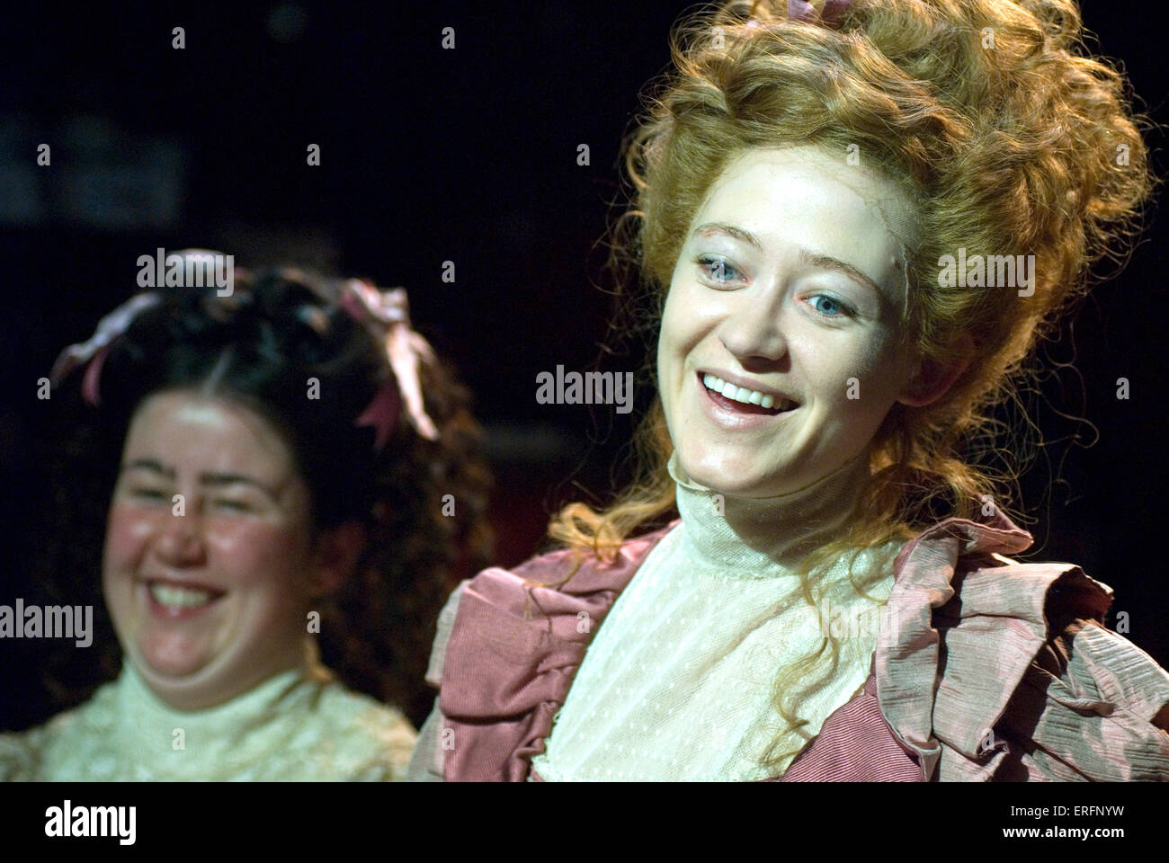 Jean spielen "The Waltz von der Toreadore" an der Chichester Festival Theatre, UK, Juni 2007. Rebecca Cooper als Estelle Stockfoto