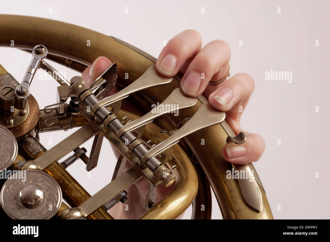 French Horn In Playing Position Stockfotos Und Bilder Kaufen Alamy