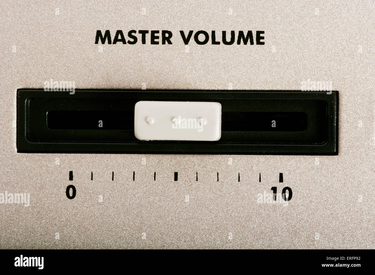 Master-Lautstärkeregler auf einer Tastatur- Stockfoto