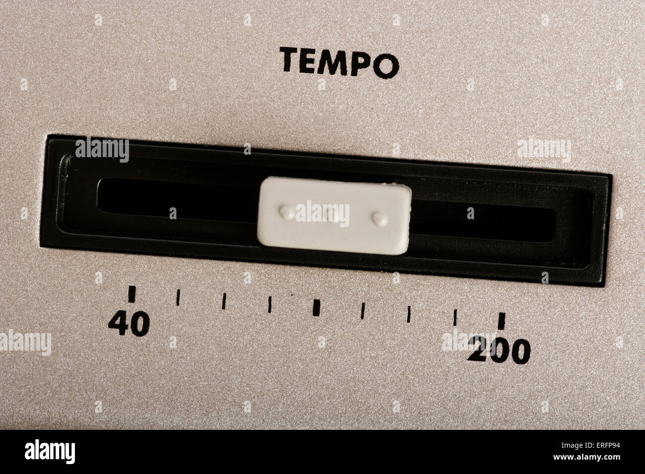 Tempo-Regler auf einer Tastatur - Keystage Element. Stockfoto