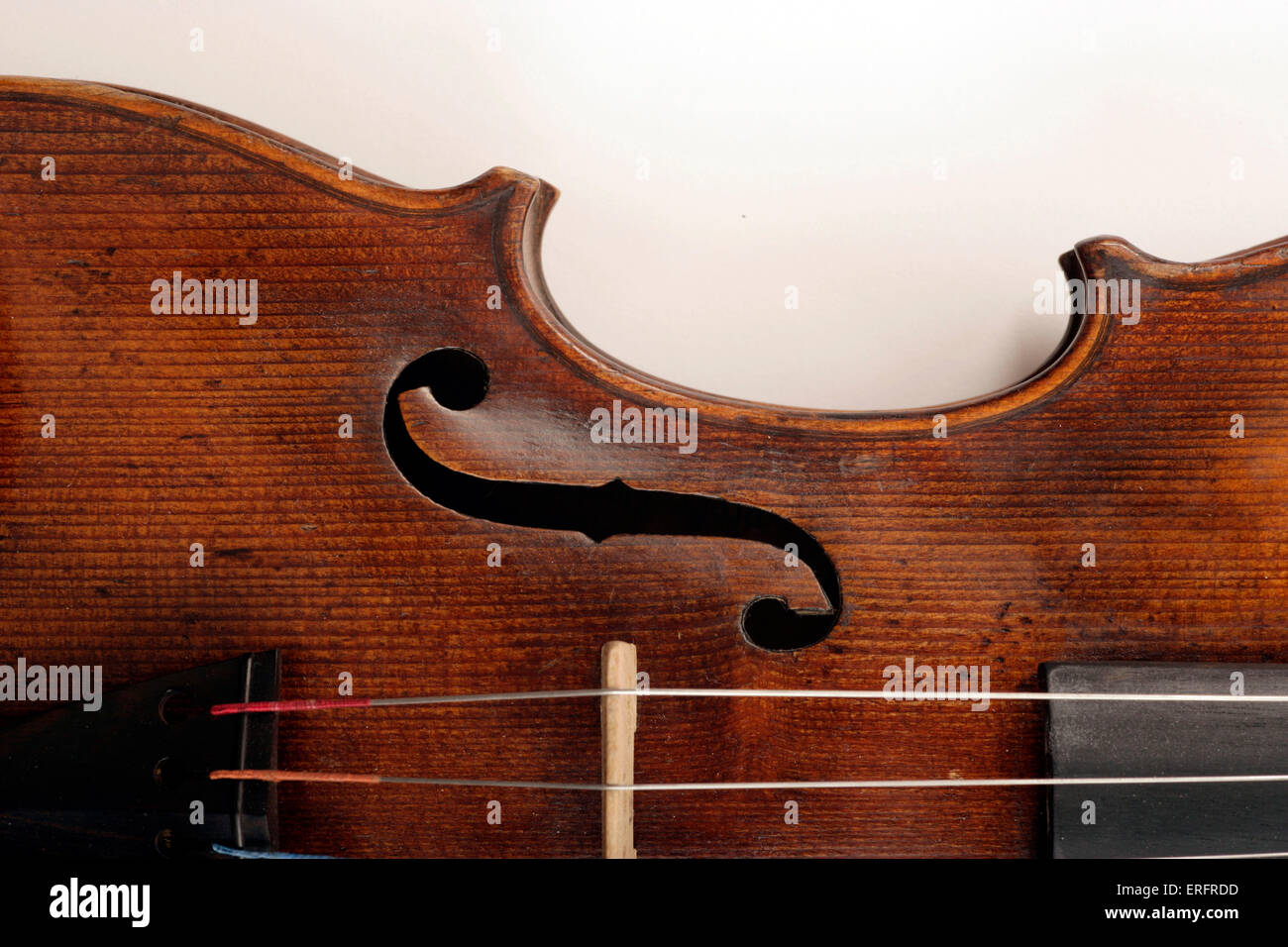 Violine, Detail der f-Loch - Kopie eines Instruments von Jacobus Stainer gemacht. Detail der f-Loch hautnah Stockfoto