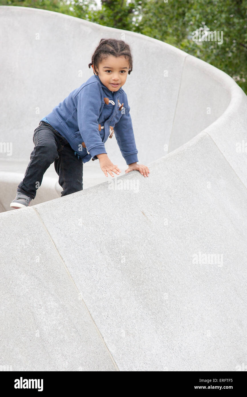 Senegalesische Paris Mutter Queen Elizabeth Olympic Park Stockfoto