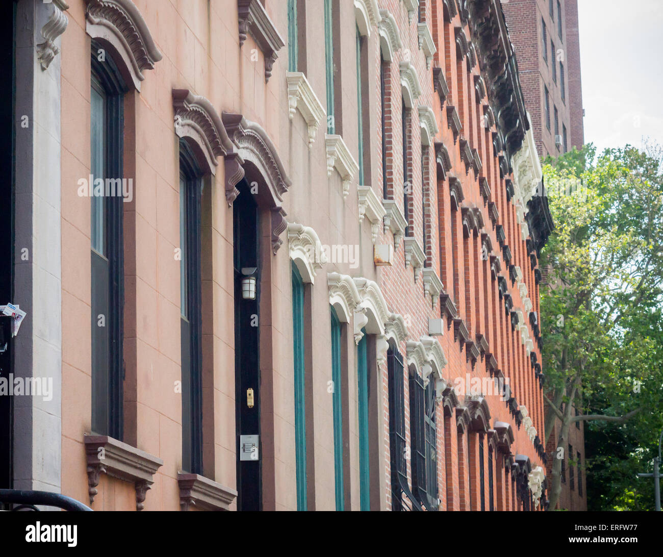 Eine Reihe von Brownstones in Clinton Hill Viertel von Brooklyn in New York am Sonntag, 31. Mai 2015. (© Richard B. Levine) Stockfoto