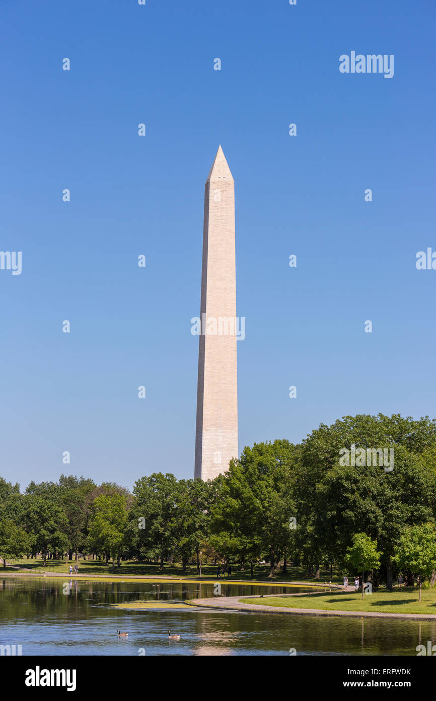 WASHINGTON, DC, USA - Washington Monument und Verfassung Gärten. Stockfoto