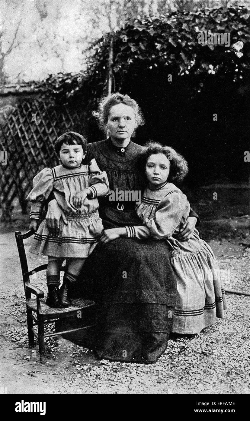 Marie Curie mit ihren Töchtern Irene und Eva, 1908. MC: Polen geborenen französischer Physiker und Pionier der Radioaktivität, 7. November Stockfoto