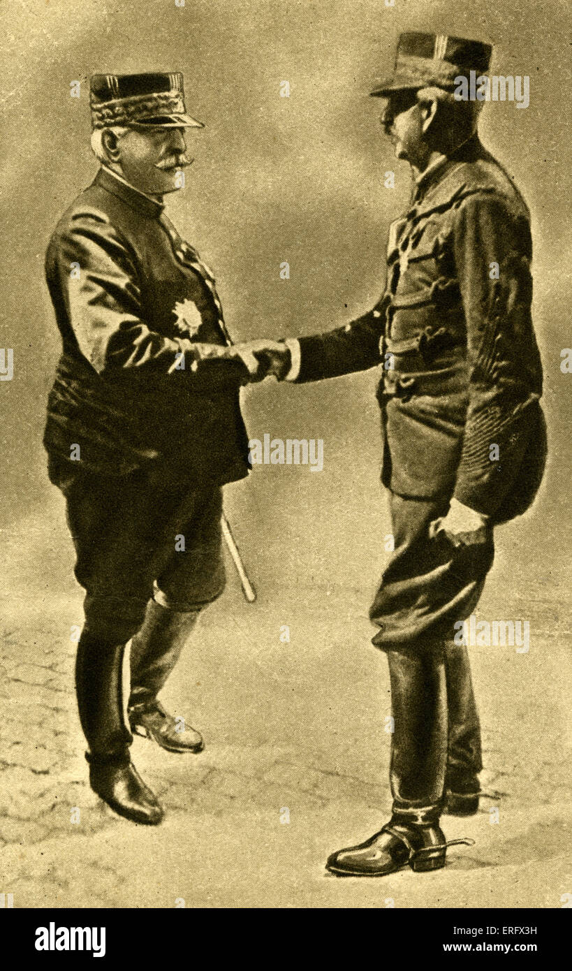 General Joffre gratuliert ein Held im I. Weltkrieg (Rench Generalstabschef) Stockfoto