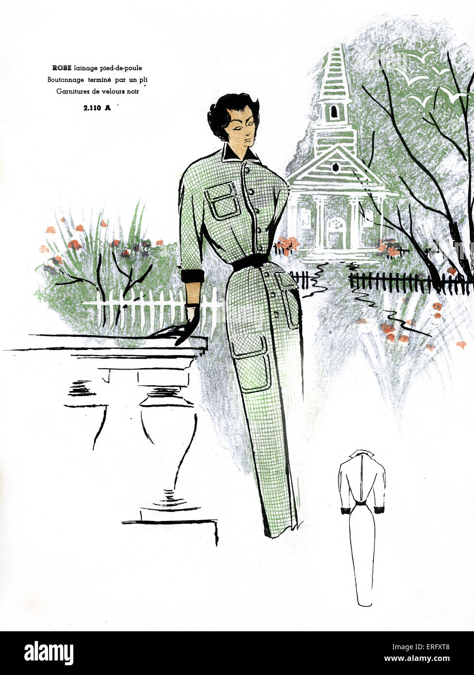 Französische Mode, Hahnentritt Woll Kleid Design / Robe Lainage pied-de-Poule. Für den späten 1940er Jahren. Landkirche im Hintergrund. Stockfoto