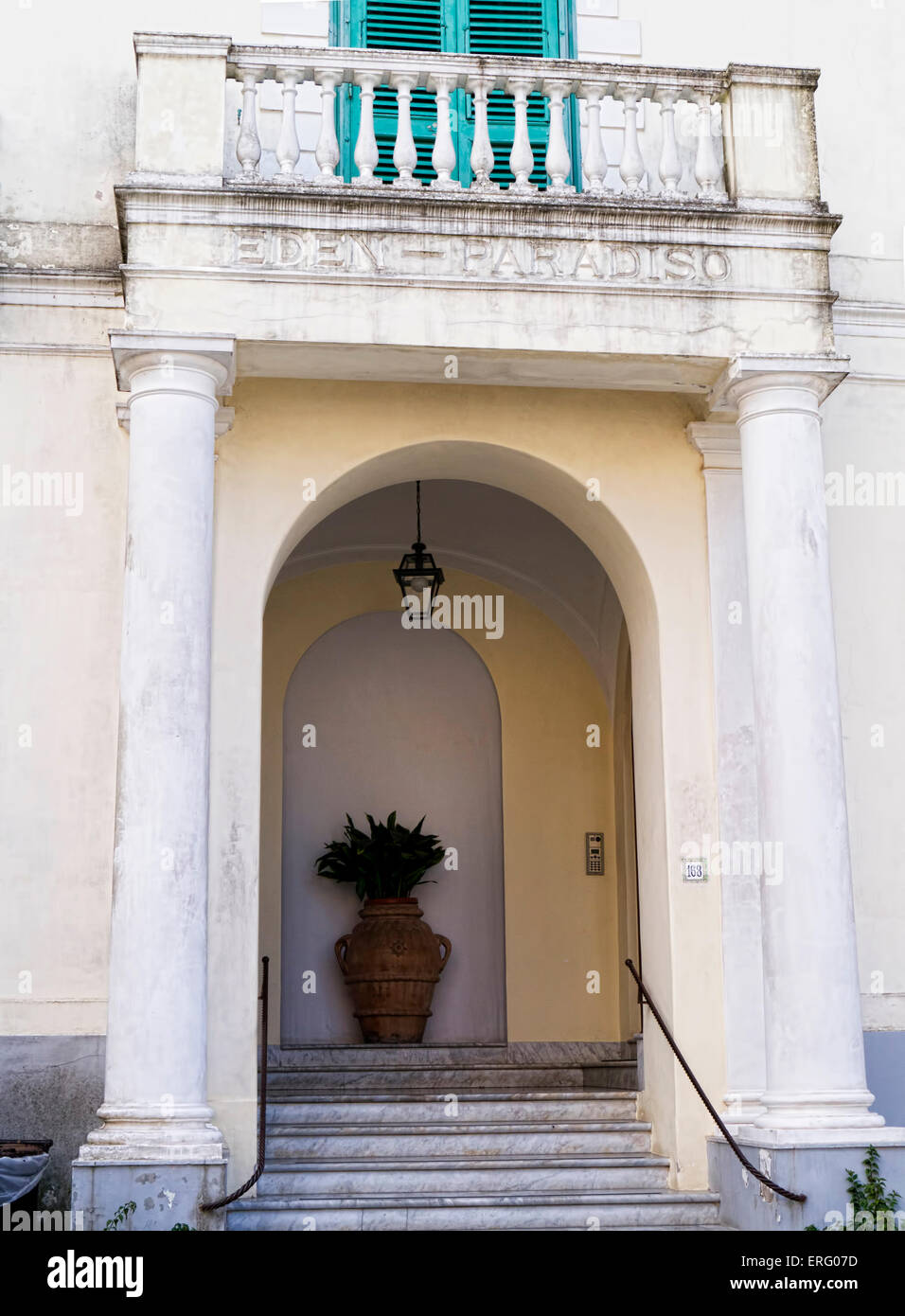 Das Eden Paradiso das erste Hotel auf der Insel in Anacapri das Dorf auf dem Höhepunkt der italienischen Insel Capri Stockfoto Das Eden Paradiso das erste Hotel auf der Insel in Anacapri das Dorf auf dem Höhepunkt der italienischen Insel Capri Stockfoto