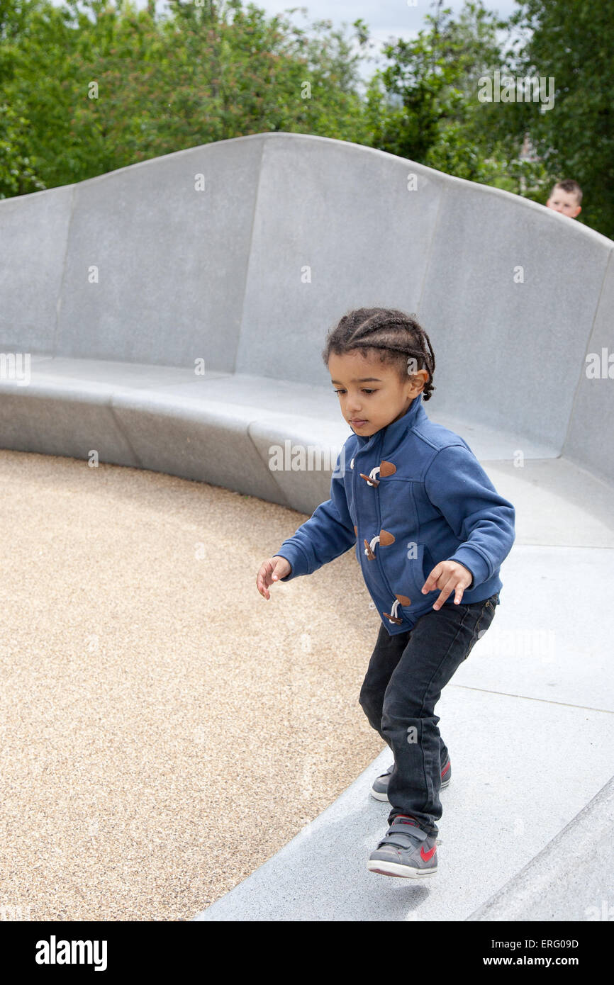Senegalesische Paris Mutter Queen Elizabeth Olympic Park Stockfoto