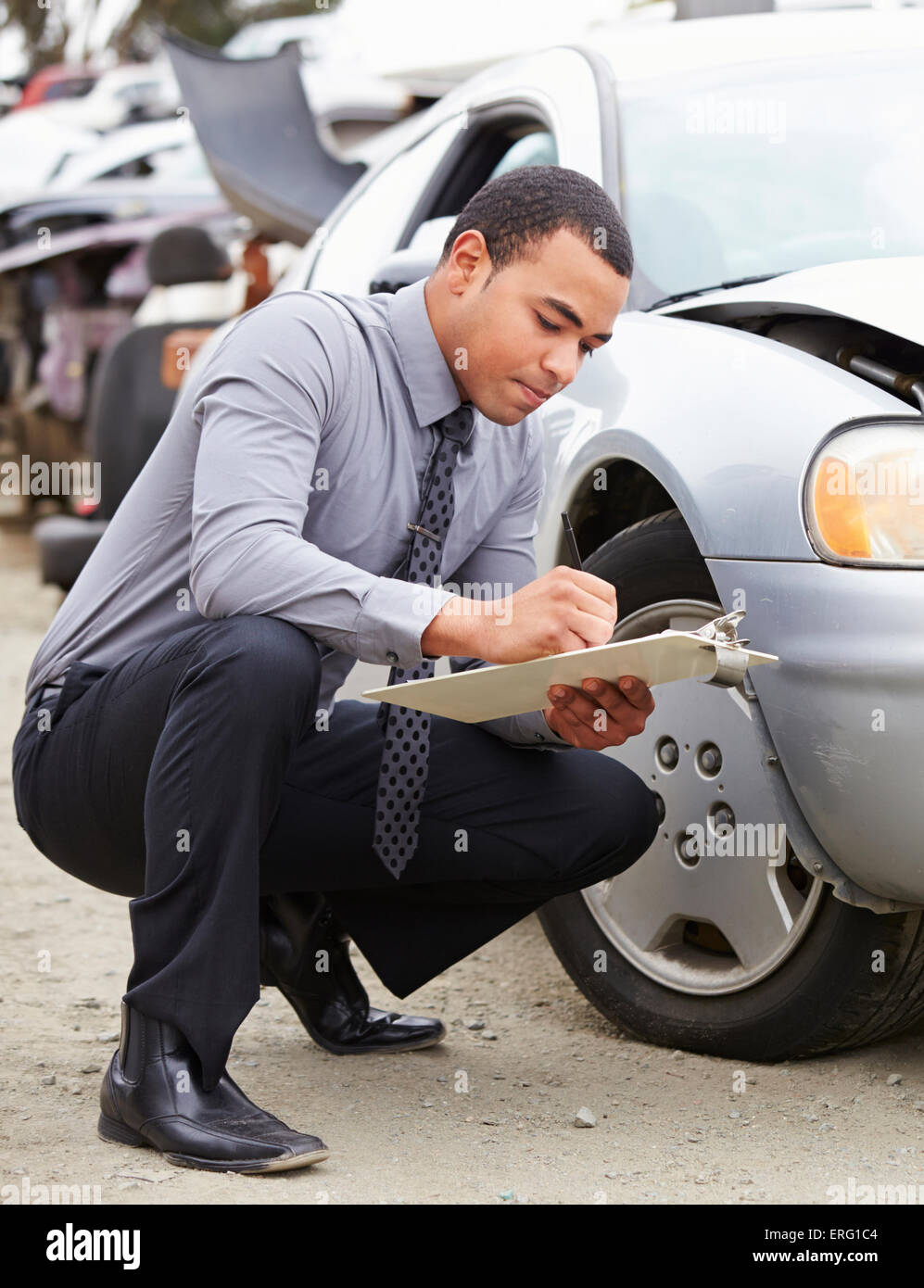 Loss Adjuster Inspektion Auto Unfall beteiligt Stockfoto