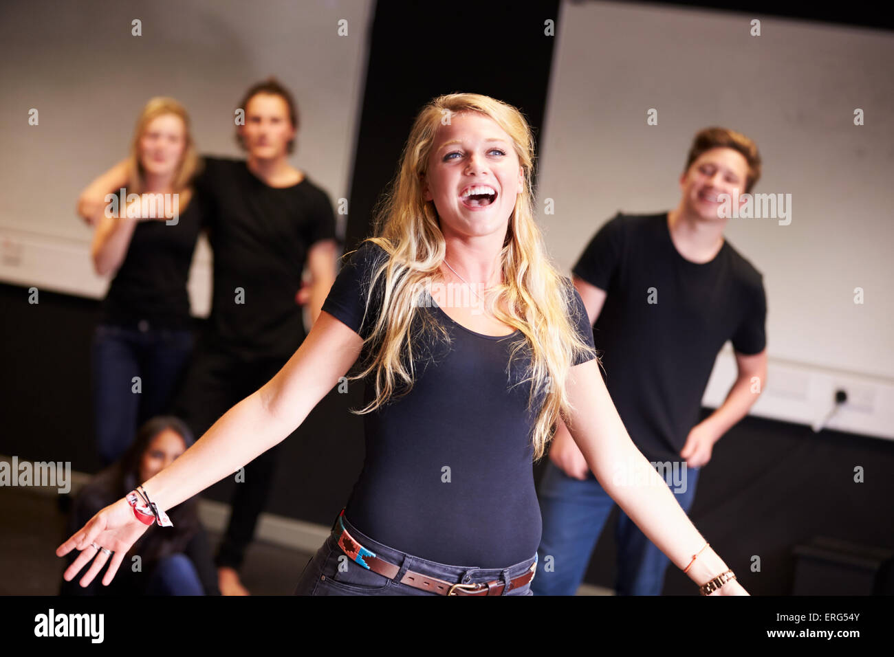 Studenten, die Gesangsklasse am Drama College Stockfoto