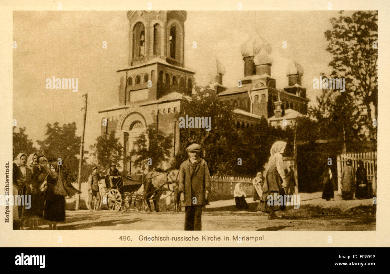 Am östlichen Front Städte unter deutscher Besatzung Weltkrieg. Foto, zeigt lokale Leute vor großen griechischen - entnommen Stockfoto