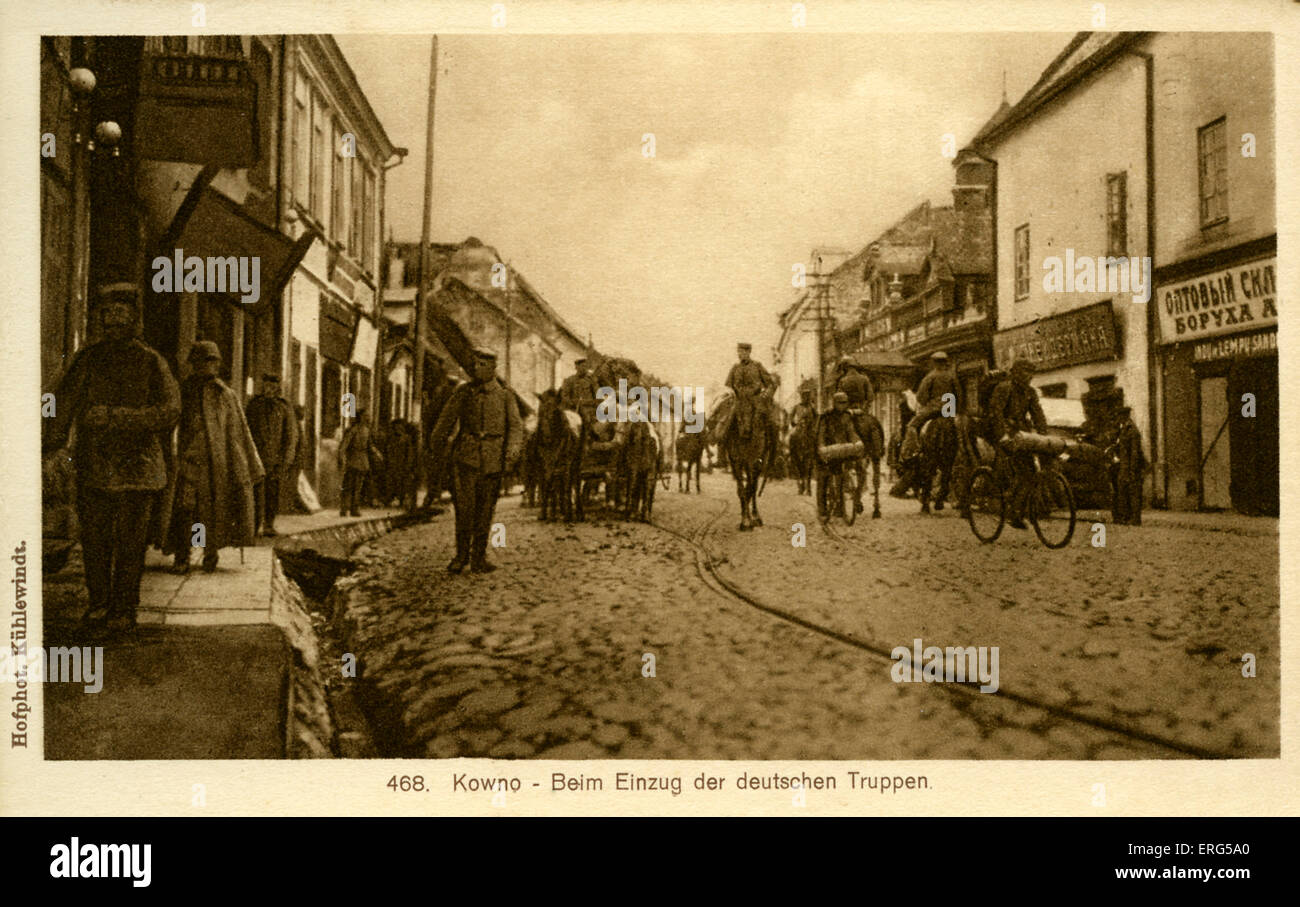 Am östlichen Front Städte unter deutscher Besatzung Weltkrieg. Entnommen aus Foto, zeigt deutsche Truppen in "Gebauten" (Kaunas) ankommen. Bildunterschrift lautet: "Gebauten - Beim Einzug der Deutschen Truppen" / "Kowno - bei der Ankunft der deutschen Truppen". (heute Litauen) Stockfoto