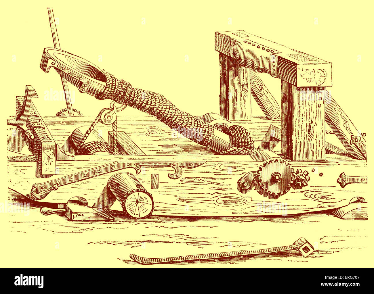 Mangonel, eine mittelalterliche Belagerungsmaschine verwendet, um Geschosse zu werfen. Stockfoto