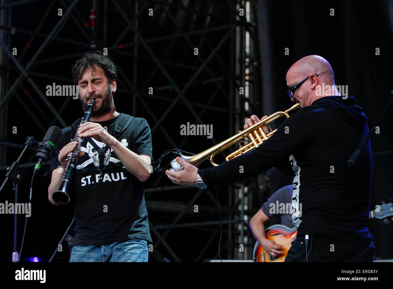 Turin, Italien, 2. Juni 2015. Klarinettist Francesco Bearzatti (links) und Trompeter Giovanni Falzone (rechts) im Konzert während der letzte Tag des Events auf Torino Jazz Festival. Stockfoto