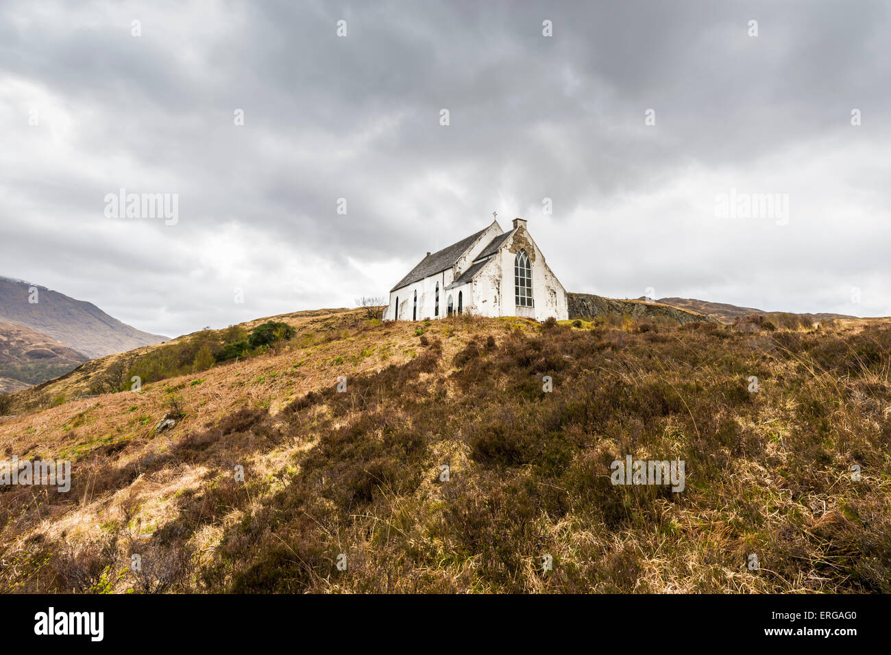 Kirche in den Hügeln von den Highlands von Schottland in in der Nähe des Dorfes Lochailort. Stockfoto