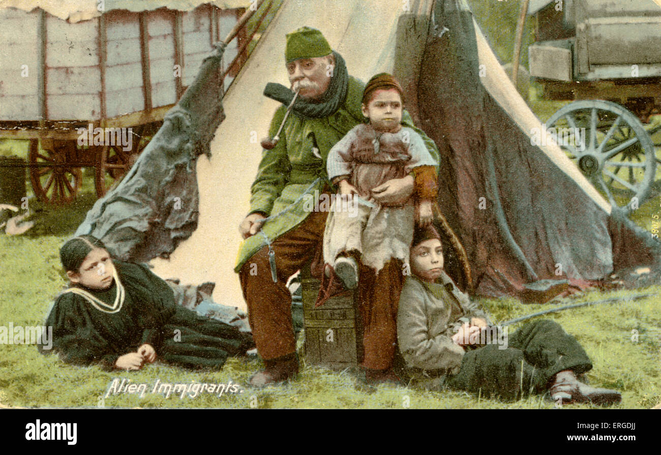 Englische Zigeuner. Familie der Zigeuner vor einem Zelt. Bildunterschrift lautet: "Alien Einwanderer". Stockfoto