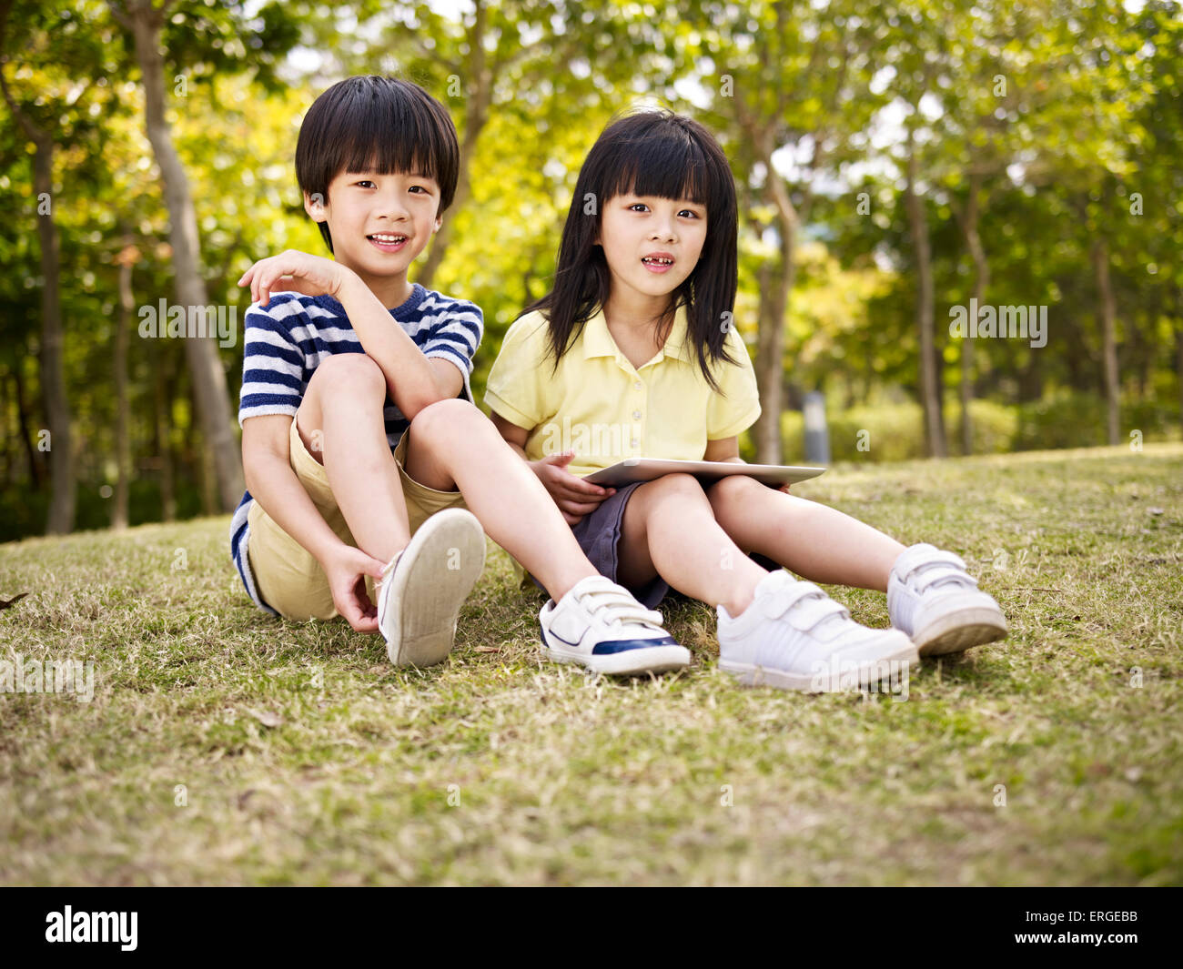 Kinder im park Stockfoto