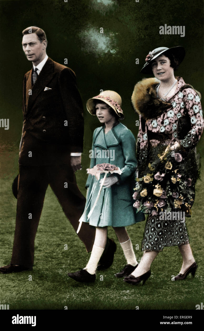 Die königliche Familie, nach der Krönung von König George VI.  Zeigt König George VI mit der Königin-Mutter und Königin Elisabeth (dann Stockfoto
