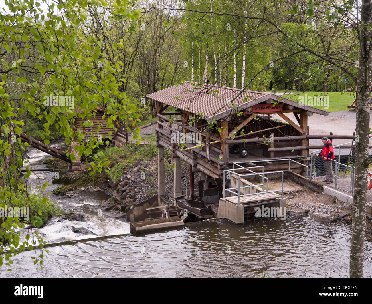 Kleinen restaurierter Wasser angetriebene Sägemühle, Erhaltung der lokalen Industriegeschichte, Strømmen nahe Oslo Norwegen Stockfoto