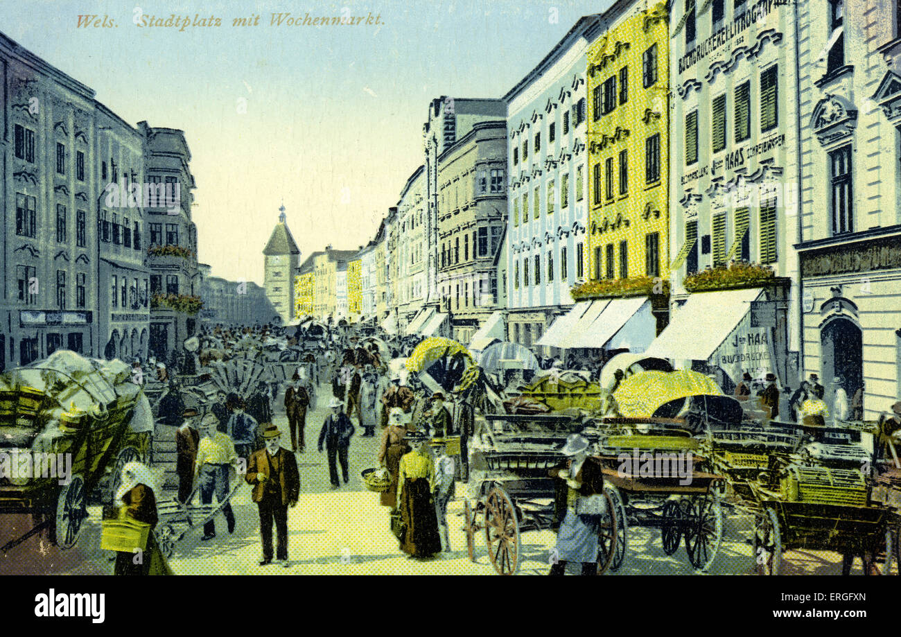 Wels, Österreich: Marktplatz mit Wochenmarkt. Postkarte, 1925. Stockfoto