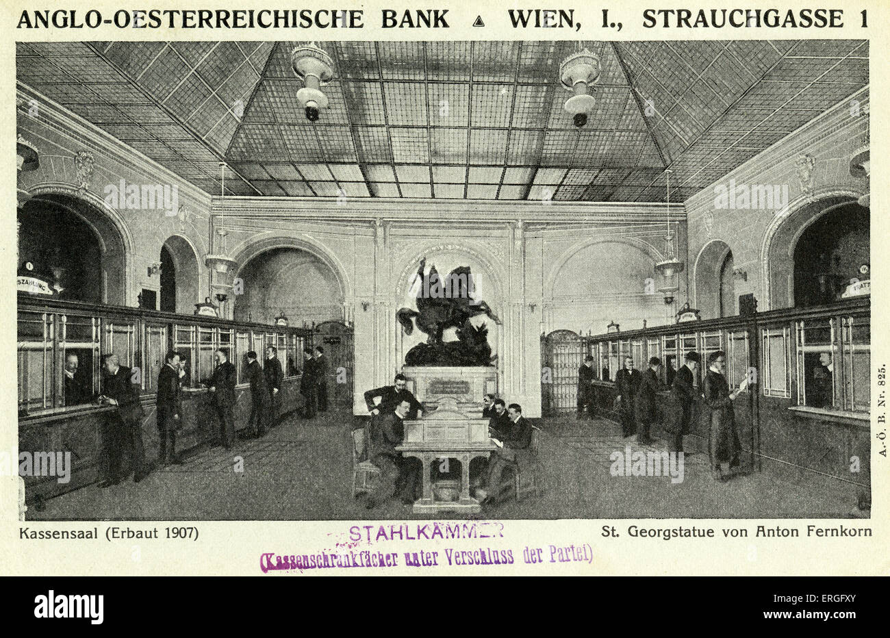 Anglo - österreichischen Bank, Wien, Österreich. Schalterhalle (erbaut 1907) mit Statue des Heiligen Georg von Anton Fernkorn.  Befindet sich am Stockfoto