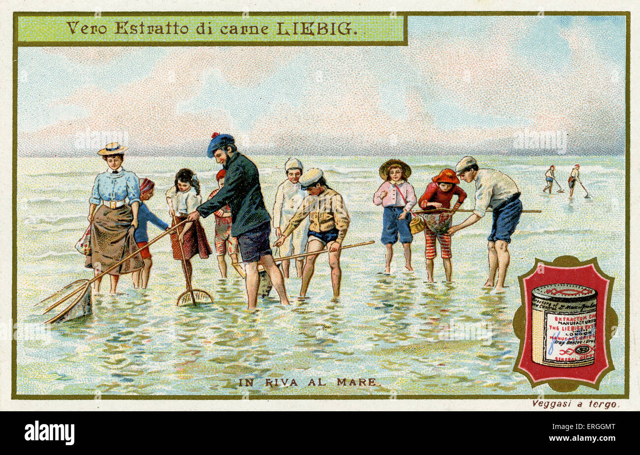Am Meer: Fischen mit Netzen. Illustration von 1910. Liebig-Sammelkartenspiel (Serie: In Riva Al Mare). Stockfoto