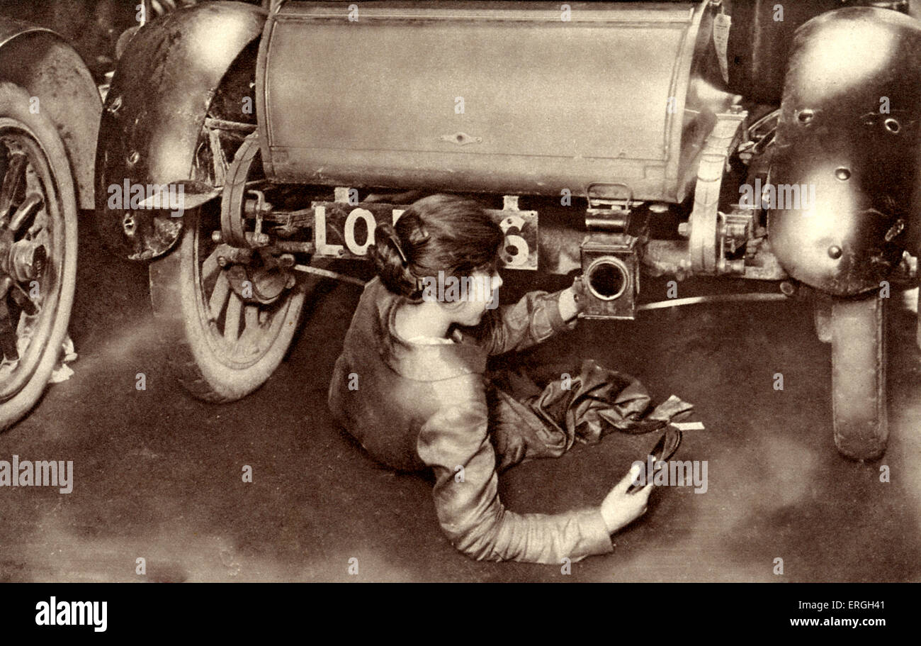 Weibliche Mechaniker während des 1. Weltkrieges. 1916. Stockfoto