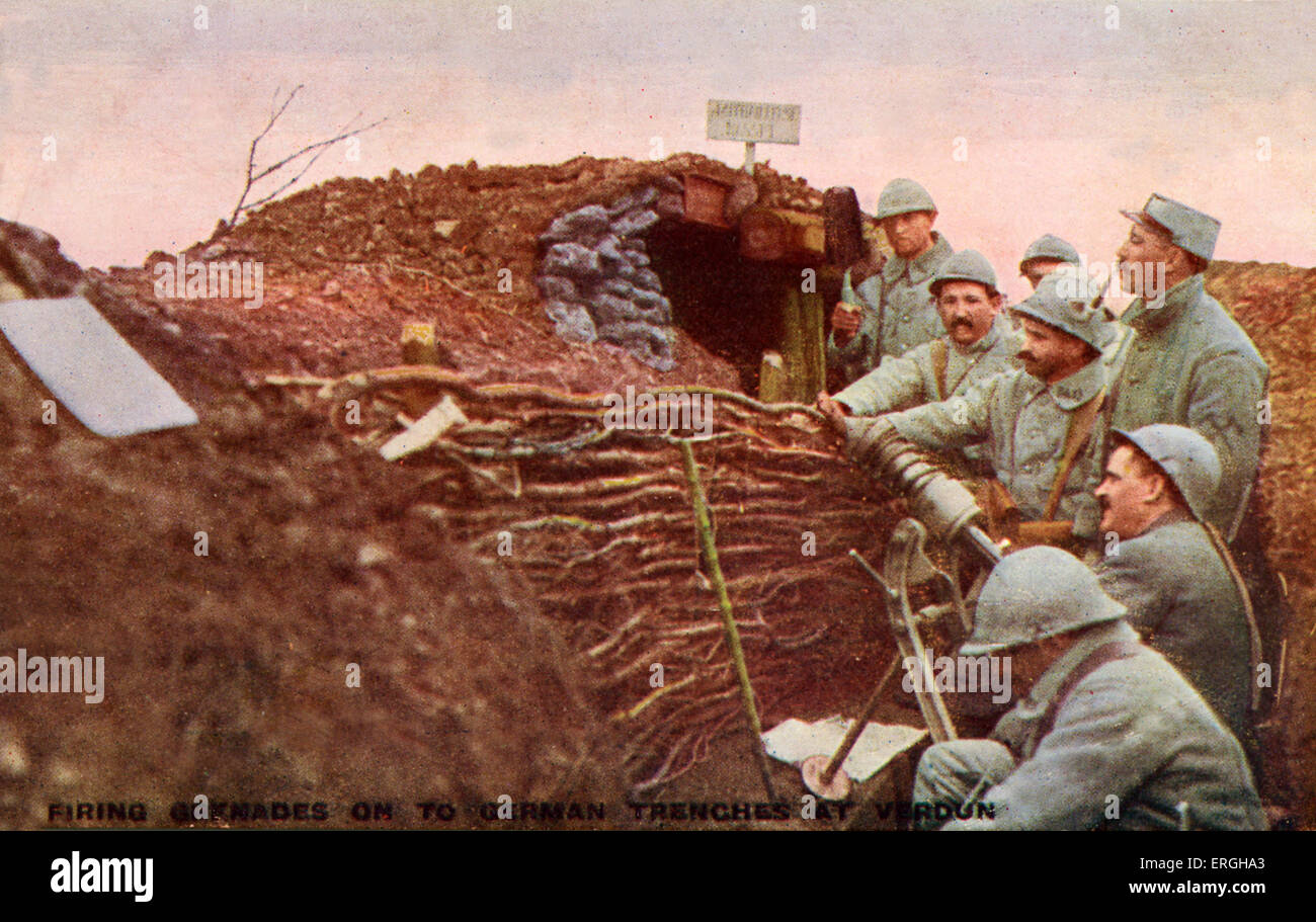 1. Weltkrieg: Schlacht von Verdun. 21. Februar – 18. Dezember 1916. Französische Soldaten feuern Granaten in der deutschen Stockfoto