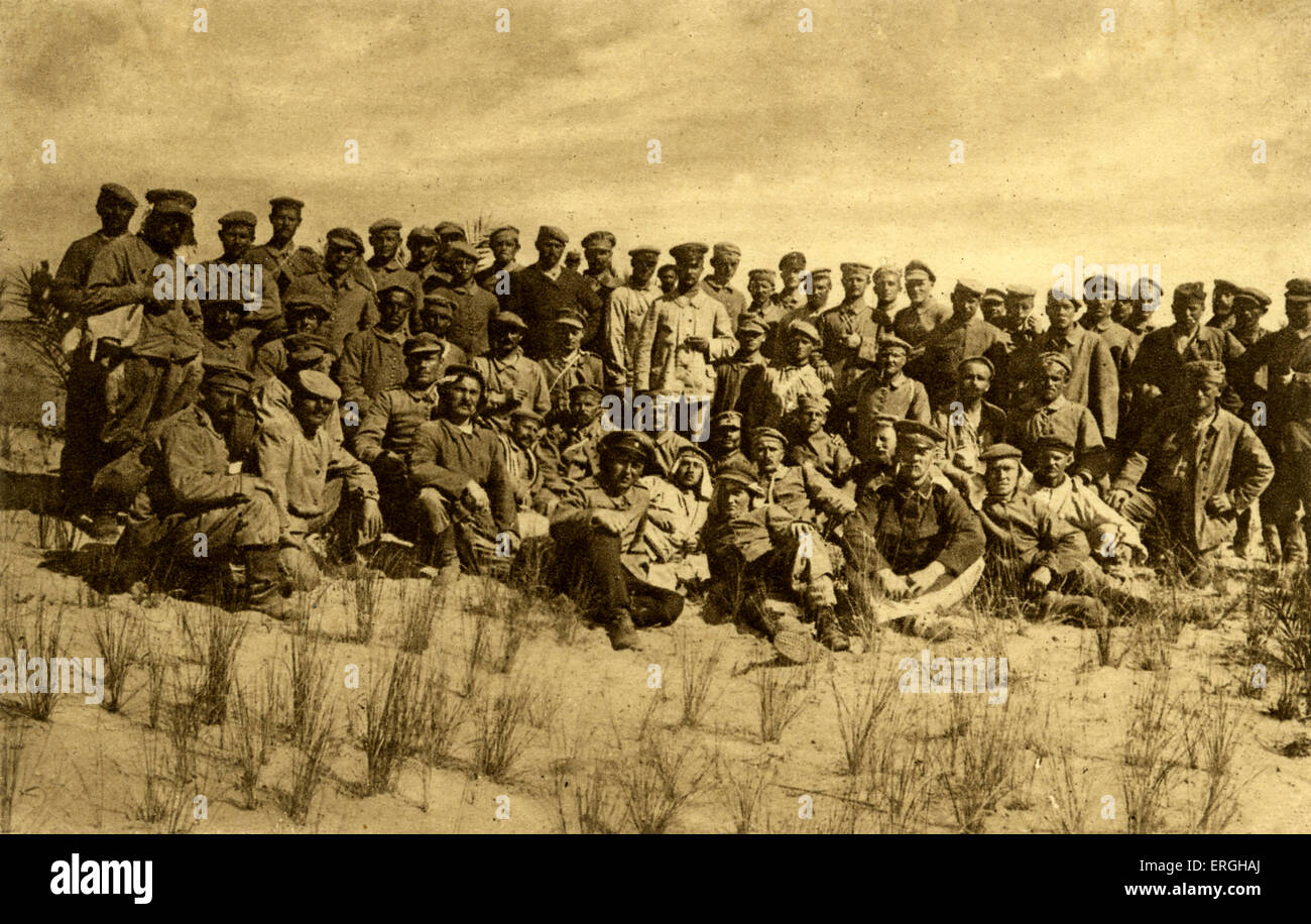 Ersten Weltkrieg: Deutsche Gefangene in Algerien. Spanische Untertitel: "Grupo de Prisioneros Alemanes En Lybien. Puede Juzgarse Por la Stockfoto