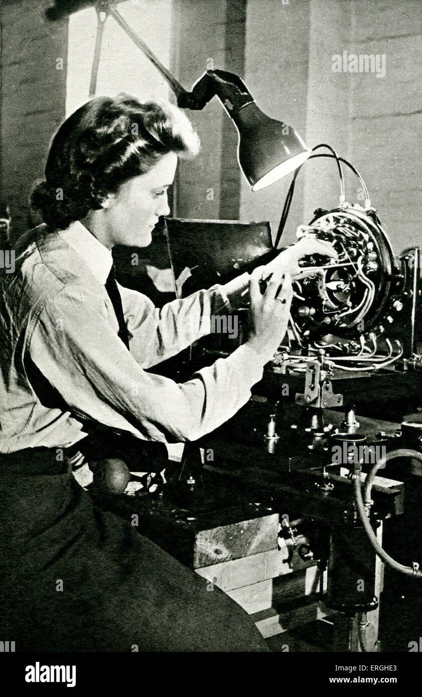 2. Weltkrieg: British Women es Auxiliary Air Force. Instrument zu reparieren. Weibliche auxiliary Division der Royal Air Force. Britische Stockfoto