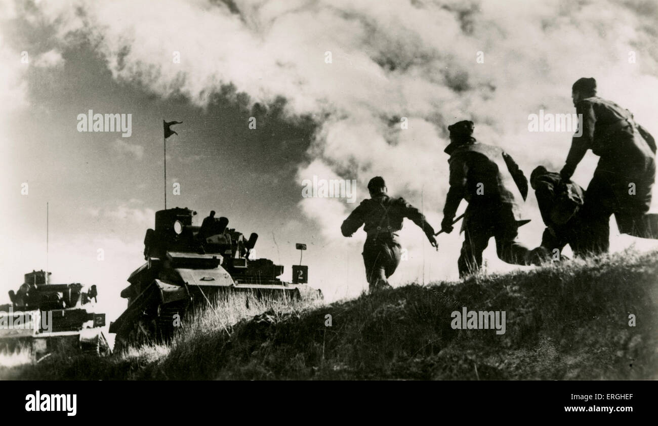 1. Weltkrieg: Britische Kavallerie Tank Übungen in Frankreich. Krieg-Büro-Foto-No.B.1947. Beschriftung: ""Action!" Die Crew zu laufen Stockfoto