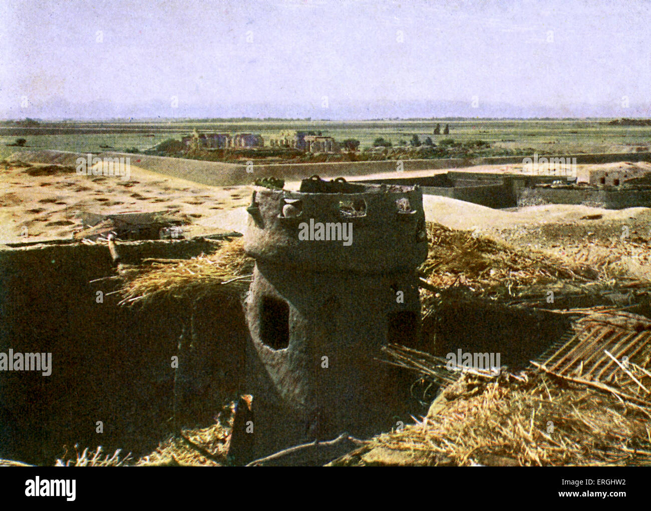 Ägypten - liest die Beschriftung "Blick über den Friedhof in Theben".   Foto von 1923 Buch Stockfoto