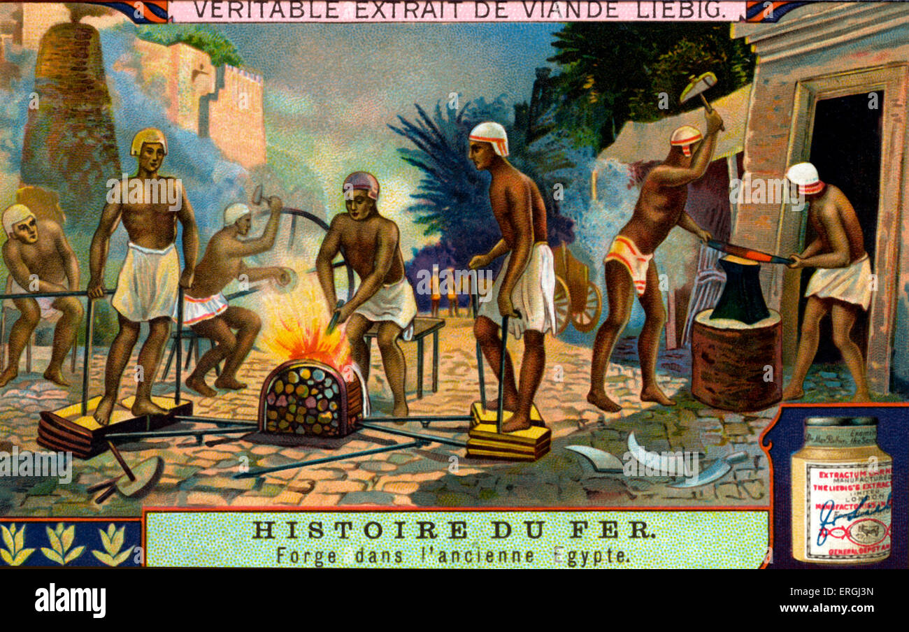 Geschichte der Eisen: Eisen im alten Ägypten schmieden. Liebig Sammelkarten-Serie (französischer Titel: "Histoire du Fer"). 1914. Stockfoto