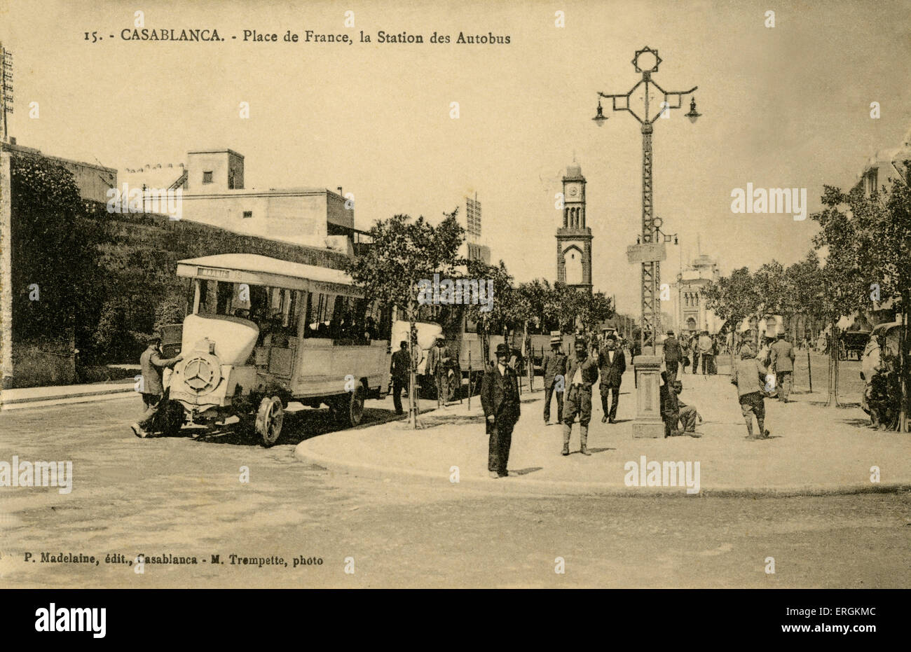 Busbahnhof am Place de France, in Casablanca, Marokko. Foto von P. Madelaine. Stockfoto