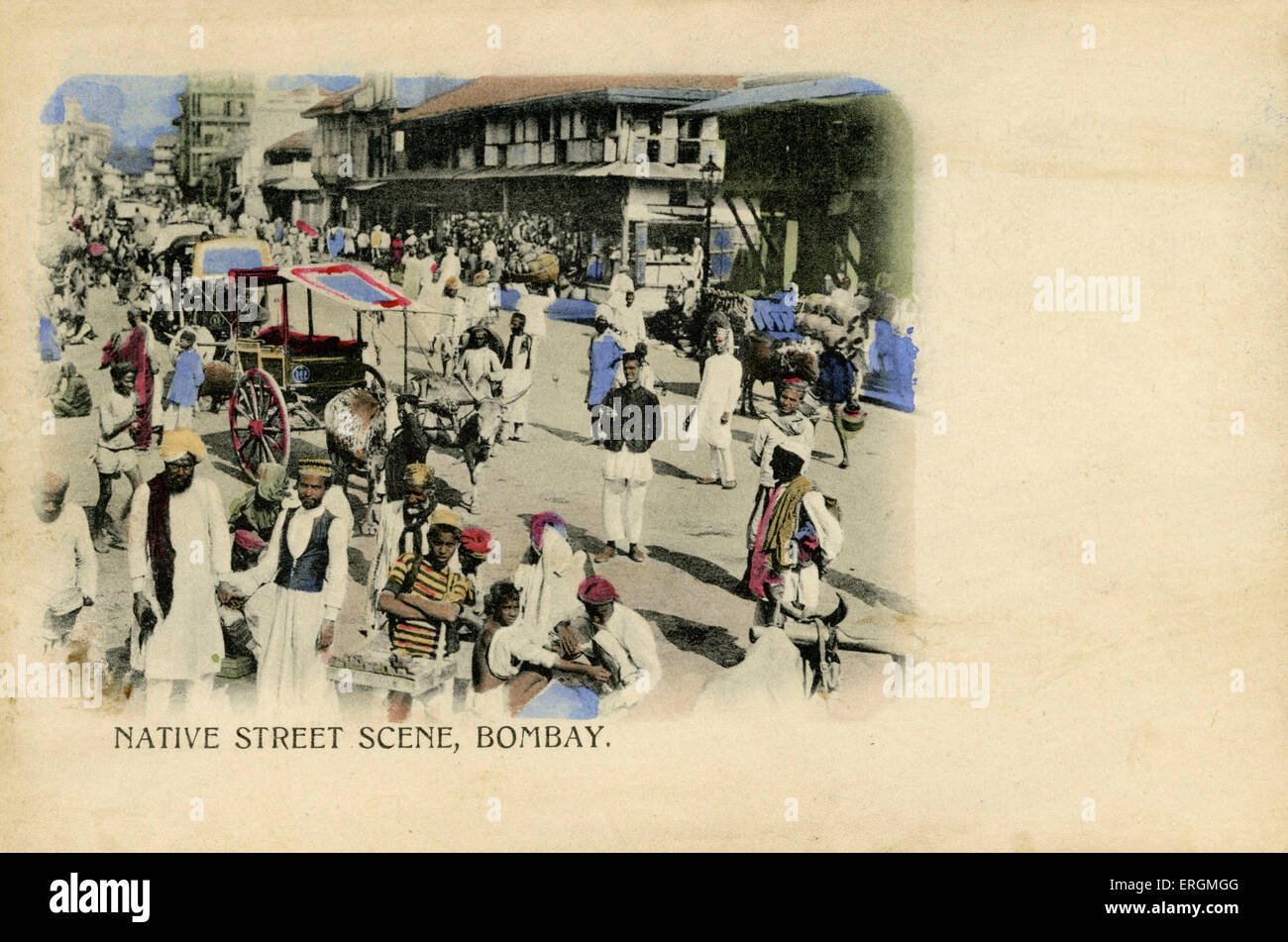 Straßenszene, Mumbai, Indien. Farbausführung Foto aus dem frühen 20. Jahrhundert. Straßenverkäufer und Kuh gezogenen Karren sind sichtbar. Stockfoto