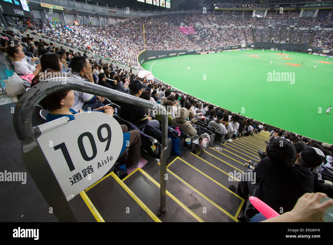 Im Inneren der Sapporo Dome in Sapporo, Hokkaido-Heimat der Hokkaido Nippon Ham Fighters, eine professionelle Baseball-Team. Stockfoto