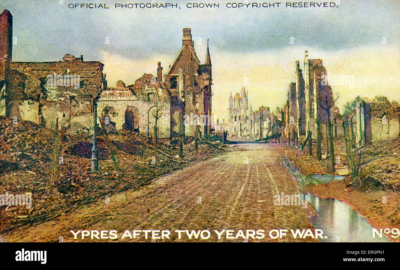 WW1 - Ansicht von Ypern, Frankreich, nach zwei Jahren des Krieges. Bildunterschrift lautet: "Touristen, Ypern und der Rue de Lille in den Tagen wusste, Stockfoto