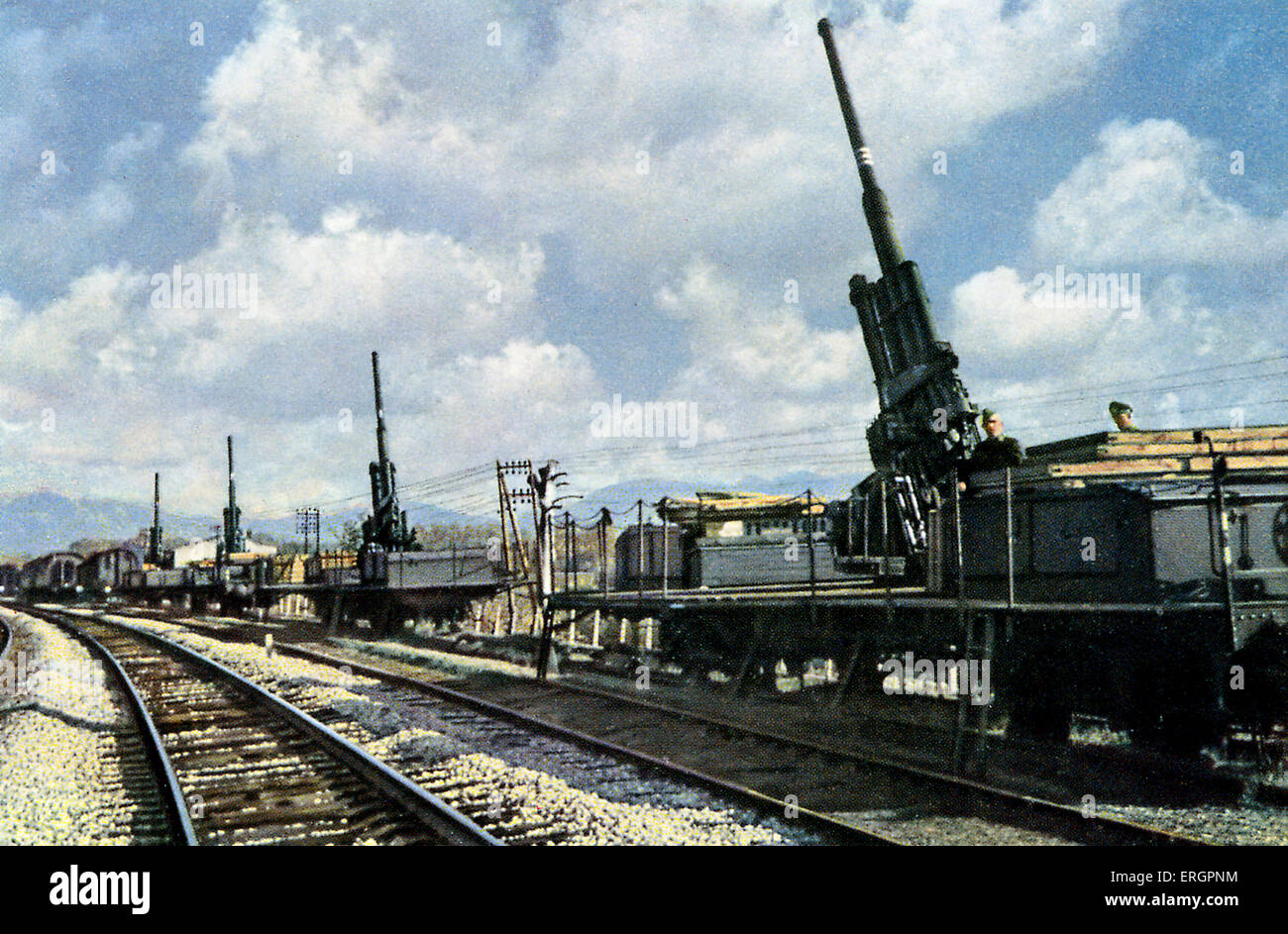 2. Weltkrieg - Ostfront. Schutz gegen Luftangriff, deutsche Geschütze auf Züge montiert. Stockfoto