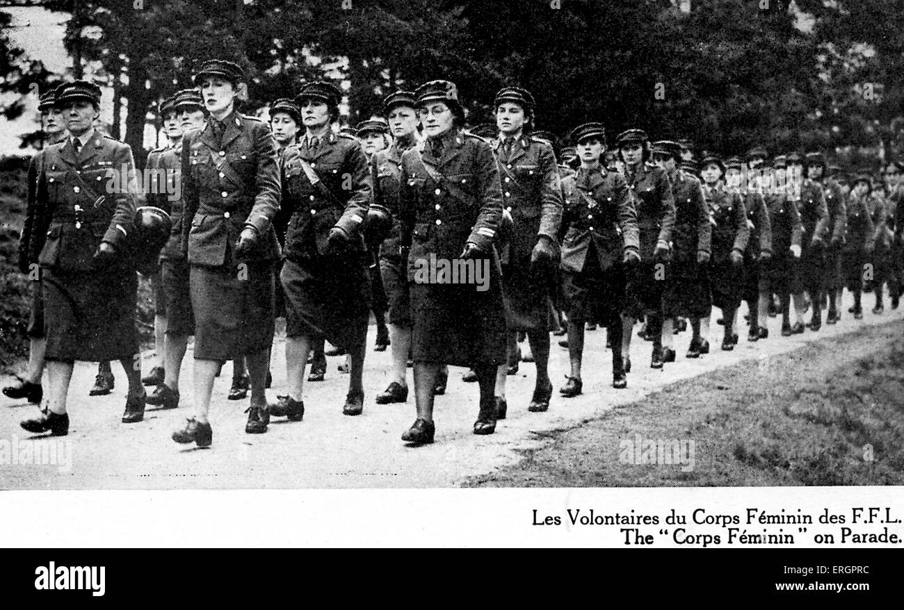 WWII - "Femmes Francais Libres" weiblichen Probanden der freien französischen Streitkräfte. Uniformierte Frauen auf der Parade. Stockfoto