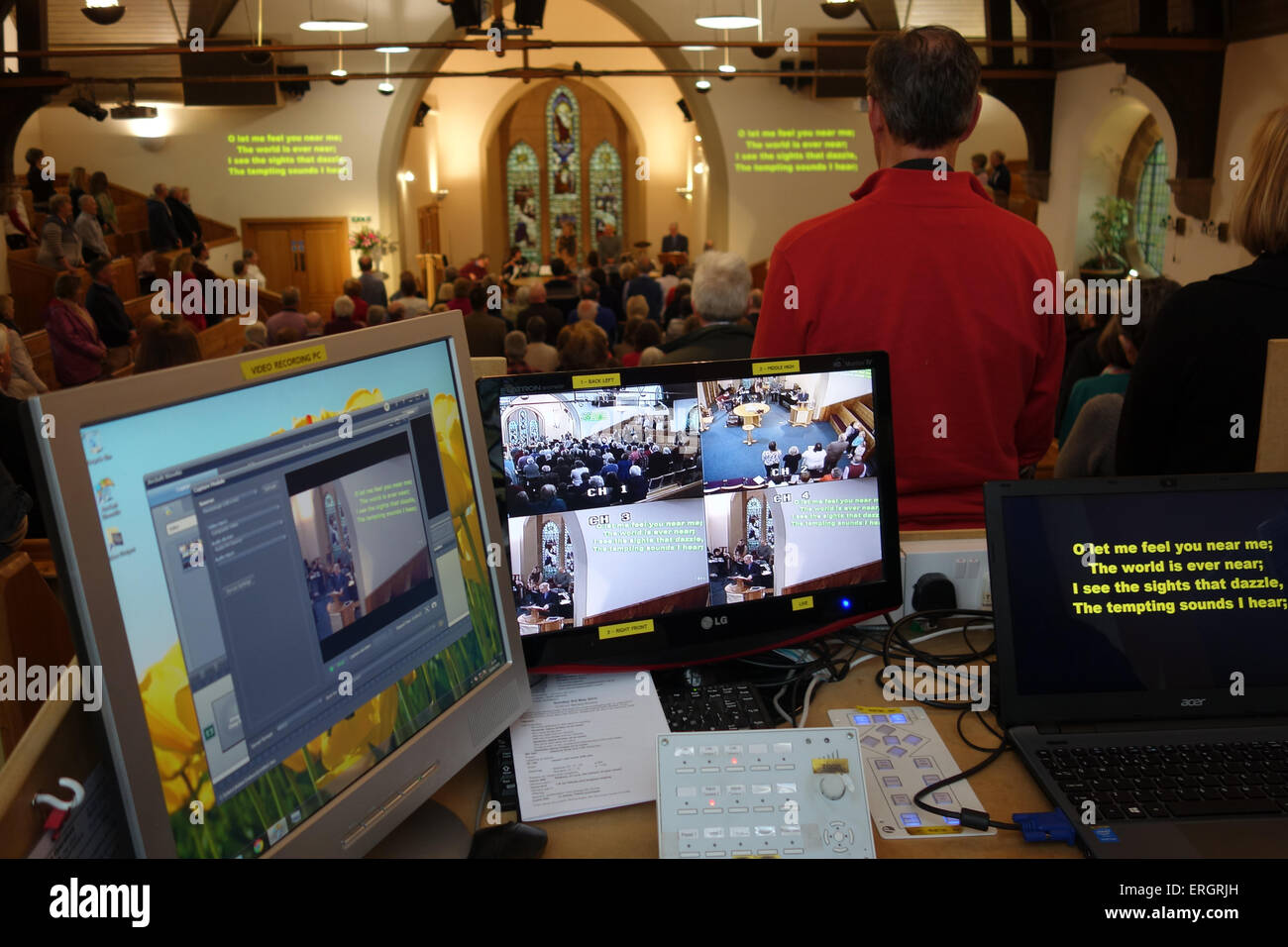 Audio-visuelle Ausrüstung in einer Kirche Stockfoto