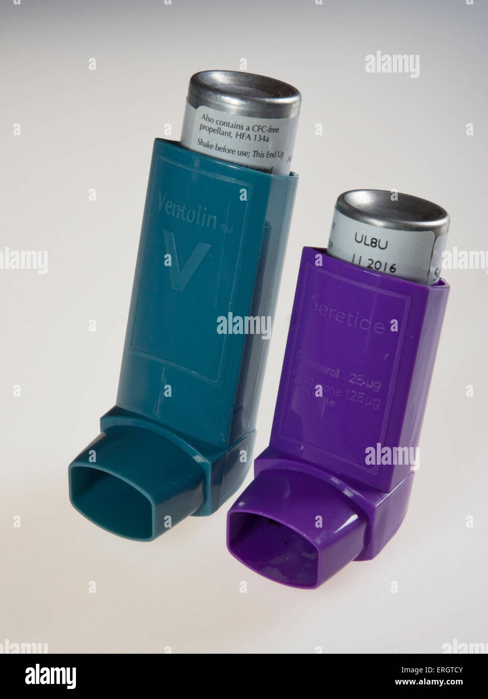 Asthma-Medikamente, Inhalatoren. Seretide und Ventolin Stockfoto