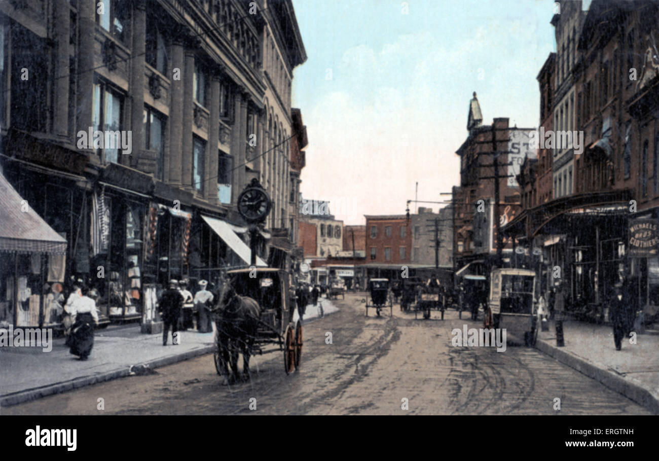 Yonkers, New York - North Broadway Street in der Stadt nördlich von der Bronx, New York City, Anfang des 20. Jahrhunderts. Mit Pferdekutsche Stockfoto