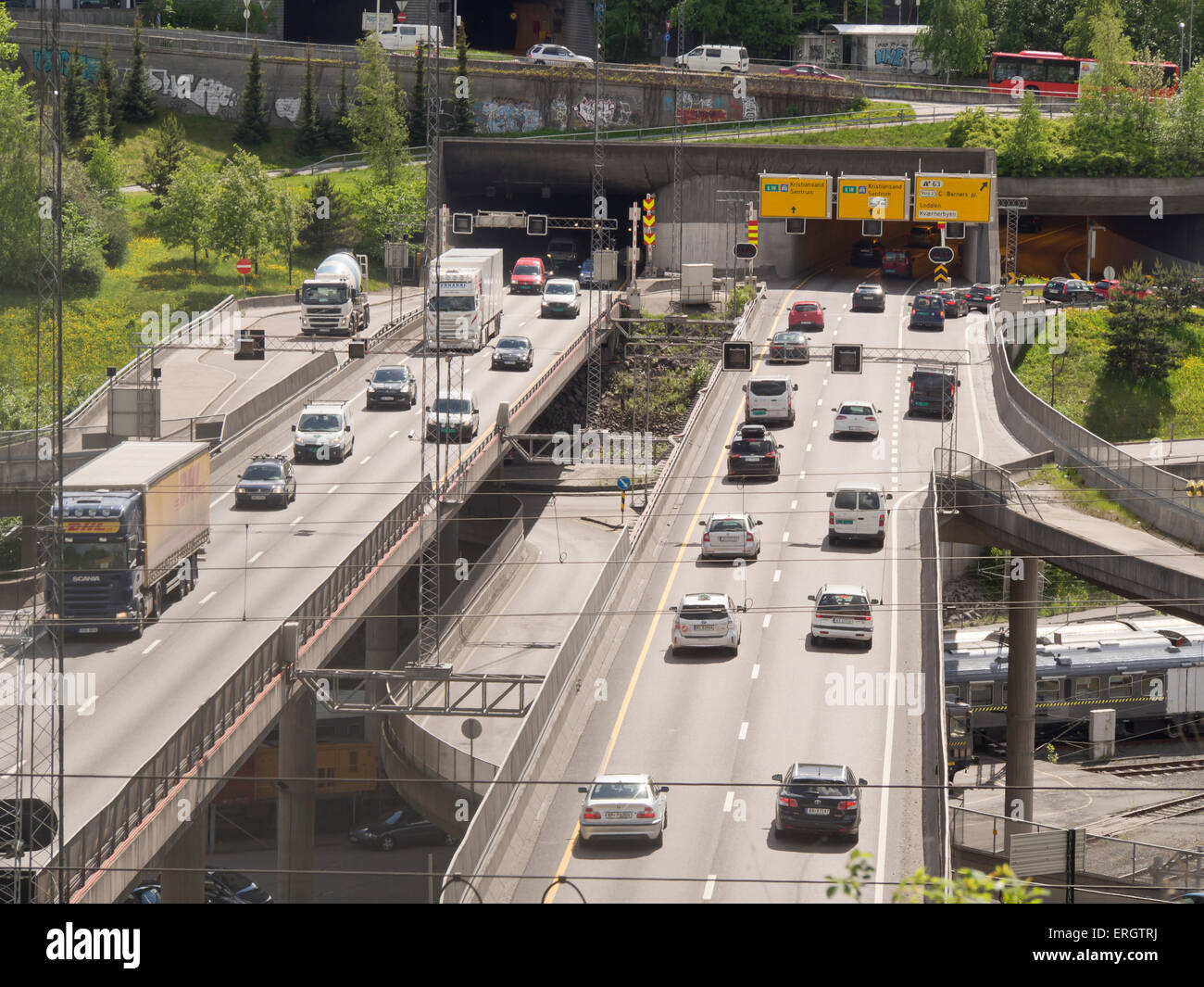 Schwerverkehr ein- und aussteigen Ekeberg Tunnel, eine Hauptverkehrsader für Durchgangsstraße in Oslo Norwegen Stockfoto