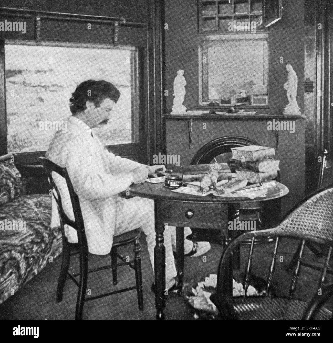 Mark Twain in seinem Arbeitszimmer im Steinbruch Farm, Elmira, New York, wo er begann, "Tom Sawyer" zu schreiben. Mark Twain (Pseudonym für Samuel Stockfoto