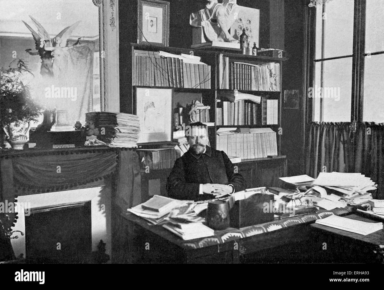 Eugène Brieux in seinem Arbeitszimmer, c. 1901. Französischer Dramatiker, 19. Januar 1858 – 6. Dezember 1932. Stockfoto